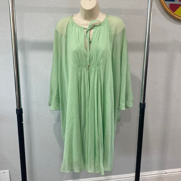 Diane Von Furstenberg Dresses & Skirts - Diane VonFurstenberg Silk Dress